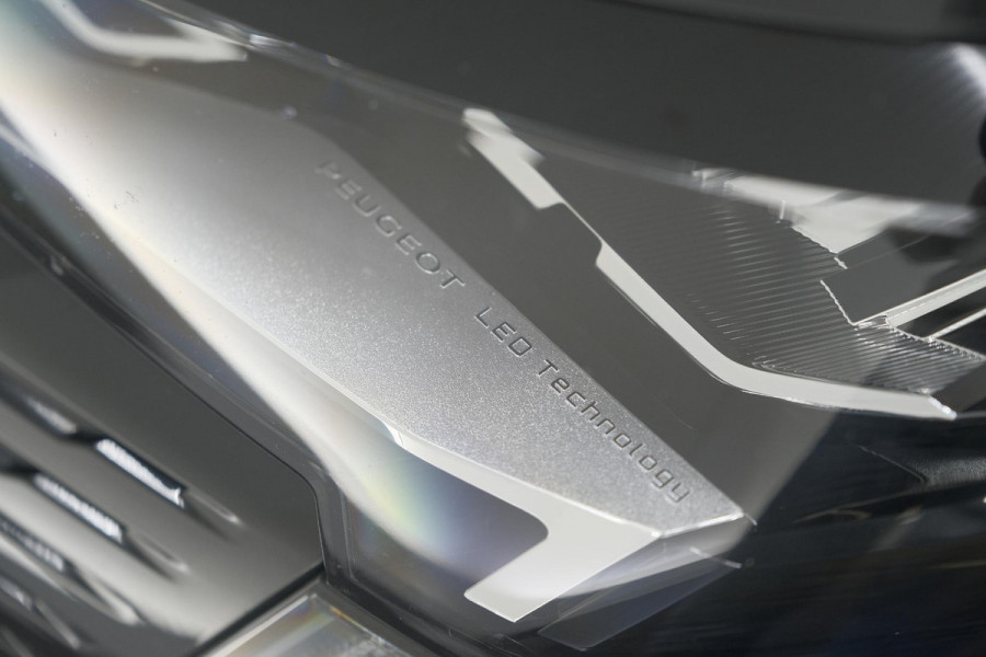 Peugeot 3008 PureTech 130 Allure | Trekhaak | Camera | Dodehoekdetectie | Navigatie