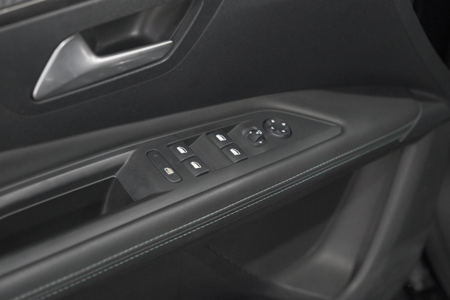 Peugeot 3008 PureTech 130 Allure | Trekhaak | Camera | Dodehoekdetectie | Navigatie