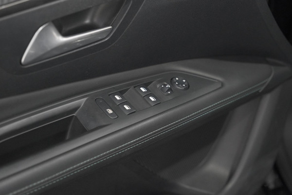 Peugeot 3008 PureTech 130 Allure | Trekhaak | Camera | Dodehoekdetectie | Navigatie
