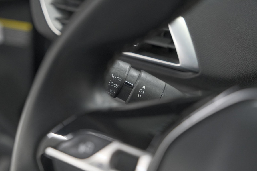Peugeot 3008 PureTech 130 Allure | Trekhaak | Camera | Dodehoekdetectie | Navigatie