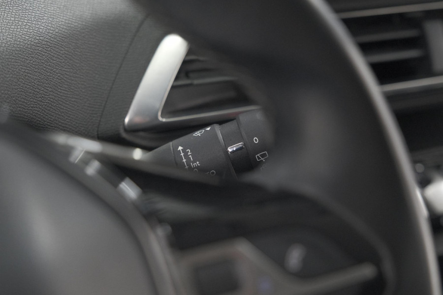 Peugeot 3008 PureTech 130 Allure | Trekhaak | Camera | Dodehoekdetectie | Navigatie