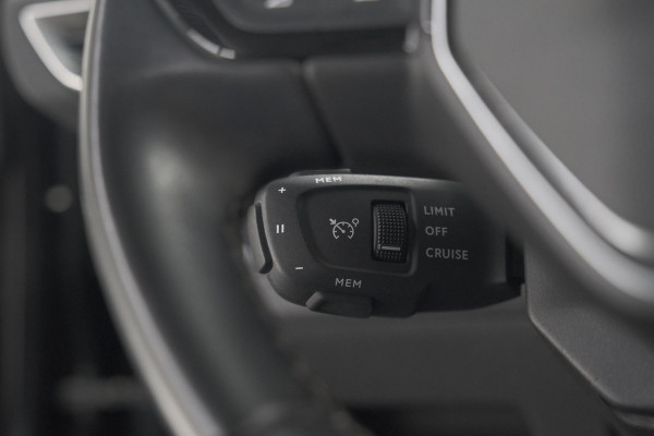 Peugeot 3008 PureTech 130 Allure | Trekhaak | Camera | Dodehoekdetectie | Navigatie
