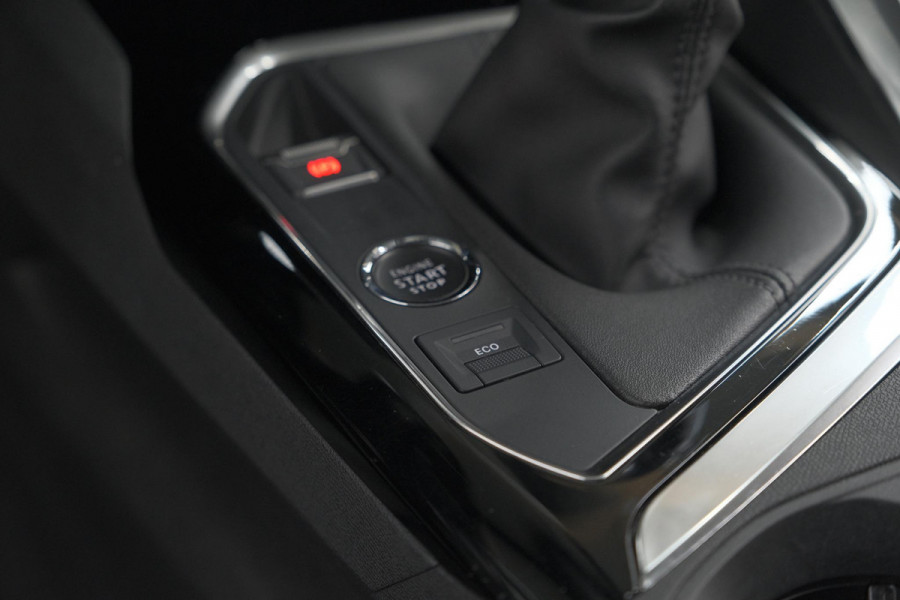 Peugeot 3008 PureTech 130 Allure | Trekhaak | Camera | Dodehoekdetectie | Navigatie