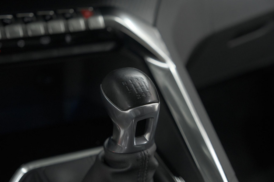 Peugeot 3008 PureTech 130 Allure | Trekhaak | Camera | Dodehoekdetectie | Navigatie