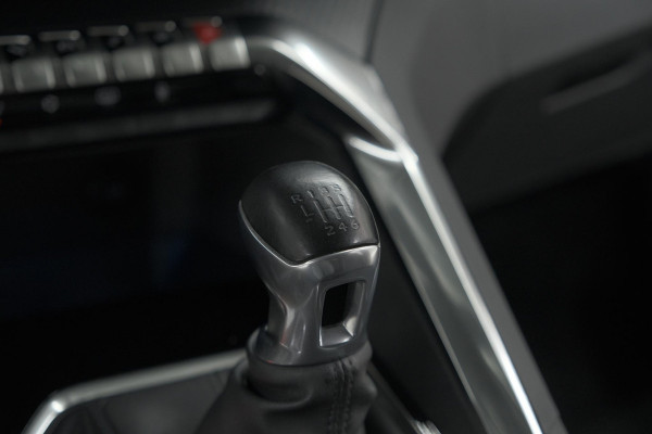 Peugeot 3008 PureTech 130 Allure | Trekhaak | Camera | Dodehoekdetectie | Navigatie