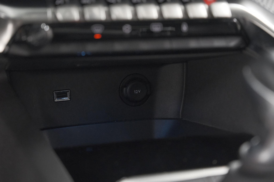 Peugeot 3008 PureTech 130 Allure | Trekhaak | Camera | Dodehoekdetectie | Navigatie