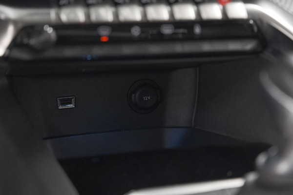 Peugeot 3008 PureTech 130 Allure | Trekhaak | Camera | Dodehoekdetectie | Navigatie