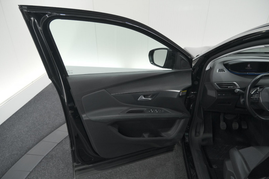 Peugeot 3008 PureTech 130 Allure | Trekhaak | Camera | Dodehoekdetectie | Navigatie