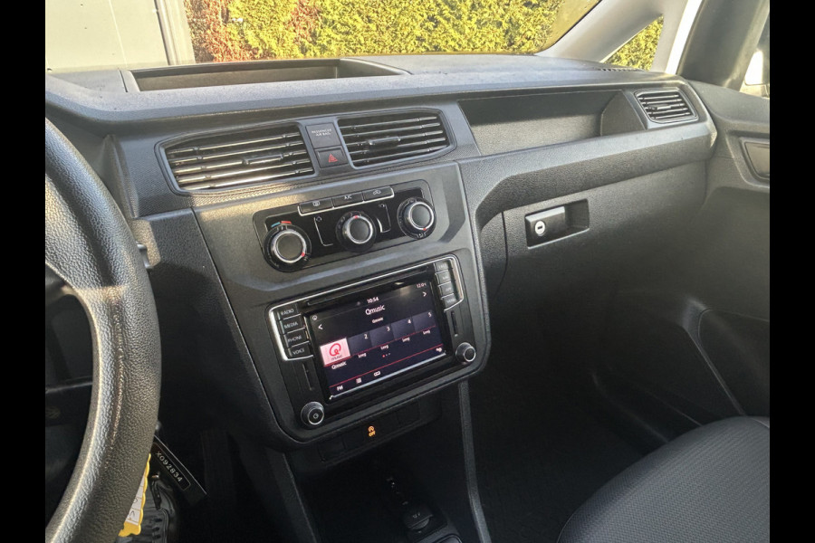 Volkswagen Caddy 1.4 TSI 126 PK / DSG AUTOMAAT / L1H1 / 1e EIG. / TREKHAAK / IMPERIAAL / AIRCO / CRUISE / NAVI / APPLE CARPLAY