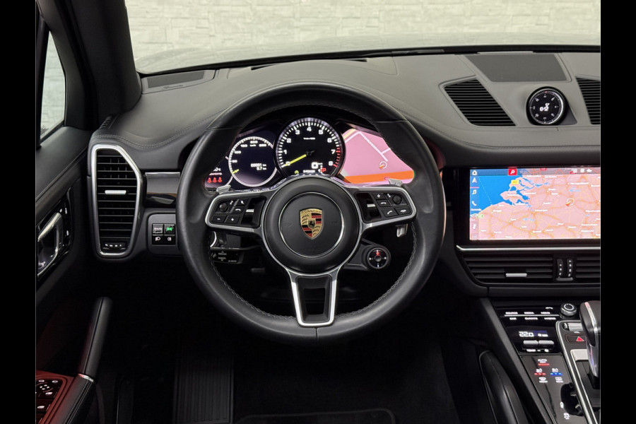Porsche Cayenne 3.0 E-Hybrid | Sport-Design | 360 Camera | Burmester | Sport-Chrono | Head-Up | Panorama | Nachtzicht | Stoelventilatie | Keyless-Start | Sport-Uitlaat | 21 inch | Stoelverwarming V+A | Leder | Trekhaak | Luchtvering | Memory | Sfeerverlichting | Dodehoek | Active Safe |