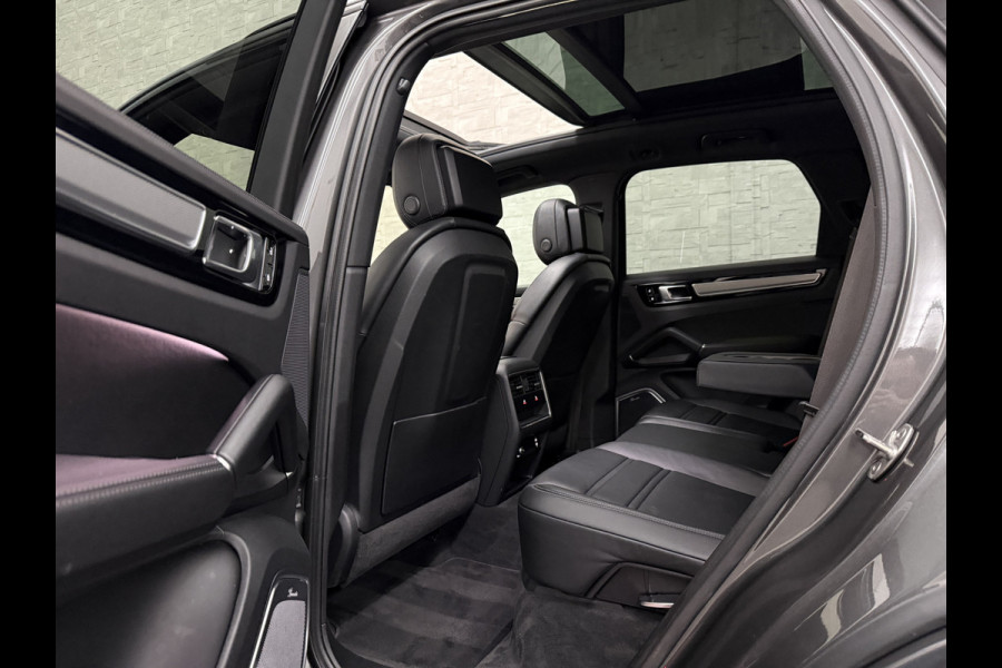 Porsche Cayenne 3.0 E-Hybrid | Sport-Design | 360 Camera | Burmester | Sport-Chrono | Head-Up | Panorama | Nachtzicht | Stoelventilatie | Keyless-Start | Sport-Uitlaat | 21 inch | Stoelverwarming V+A | Leder | Trekhaak | Luchtvering | Memory | Sfeerverlichting | Dodehoek | Active Safe |