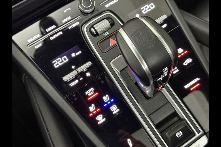 Porsche Cayenne 3.0 E-Hybrid | Sport-Design | 360 Camera | Burmester | Sport-Chrono | Head-Up | Panorama | Nachtzicht | Stoelventilatie | Keyless-Start | Sport-Uitlaat | 21 inch | Stoelverwarming V+A | Leder | Trekhaak | Luchtvering | Memory | Sfeerverlichting | Dodehoek | Active Safe |