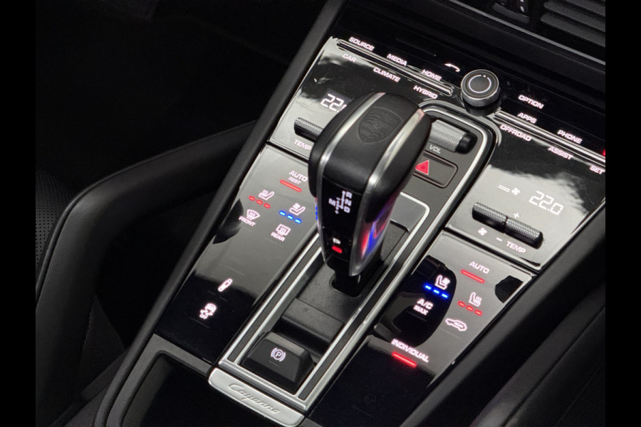 Porsche Cayenne 3.0 E-Hybrid | Sport-Design | 360 Camera | Burmester | Sport-Chrono | Head-Up | Panorama | Nachtzicht | Stoelventilatie | Keyless-Start | Sport-Uitlaat | 21 inch | Stoelverwarming V+A | Leder | Trekhaak | Luchtvering | Memory | Sfeerverlichting | Dodehoek | Active Safe |