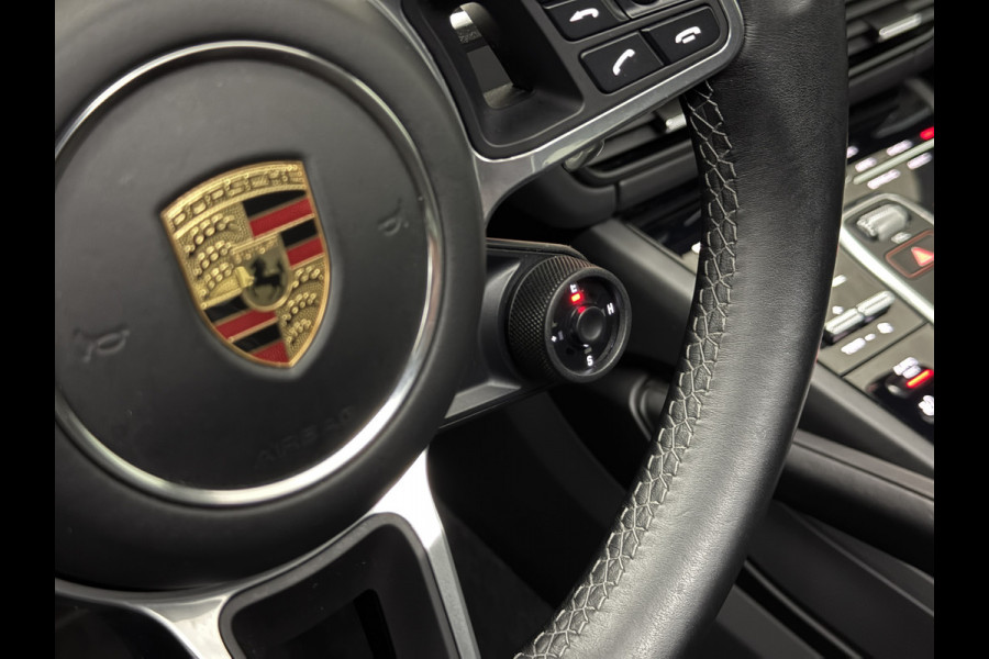 Porsche Cayenne 3.0 E-Hybrid | Sport-Design | 360 Camera | Burmester | Sport-Chrono | Head-Up | Panorama | Nachtzicht | Stoelventilatie | Keyless-Start | Sport-Uitlaat | 21 inch | Stoelverwarming V+A | Leder | Trekhaak | Luchtvering | Memory | Sfeerverlichting | Dodehoek | Active Safe |