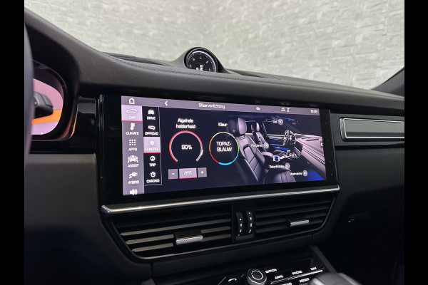 Porsche Cayenne 3.0 E-Hybrid | Sport-Design | 360 Camera | Burmester | Sport-Chrono | Head-Up | Panorama | Nachtzicht | Stoelventilatie | Keyless-Start | Sport-Uitlaat | 21 inch | Stoelverwarming V+A | Leder | Trekhaak | Luchtvering | Memory | Sfeerverlichting | Dodehoek | Active Safe |
