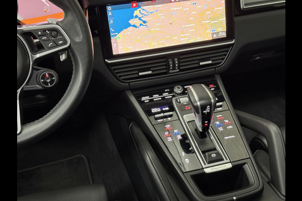 Porsche Cayenne 3.0 E-Hybrid | Sport-Design | 360 Camera | Burmester | Sport-Chrono | Head-Up | Panorama | Nachtzicht | Stoelventilatie | Keyless-Start | Sport-Uitlaat | 21 inch | Stoelverwarming V+A | Leder | Trekhaak | Luchtvering | Memory | Sfeerverlichting | Dodehoek | Active Safe |