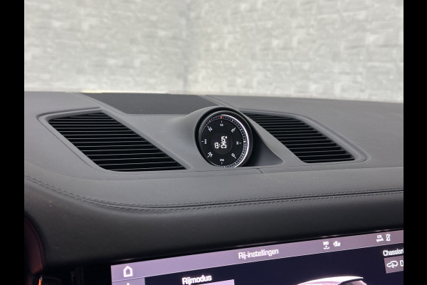 Porsche Cayenne 3.0 E-Hybrid | Sport-Design | 360 Camera | Burmester | Sport-Chrono | Head-Up | Panorama | Nachtzicht | Stoelventilatie | Keyless-Start | Sport-Uitlaat | 21 inch | Stoelverwarming V+A | Leder | Trekhaak | Luchtvering | Memory | Sfeerverlichting | Dodehoek | Active Safe |