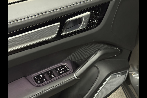 Porsche Cayenne 3.0 E-Hybrid | Sport-Design | 360 Camera | Burmester | Sport-Chrono | Head-Up | Panorama | Nachtzicht | Stoelventilatie | Keyless-Start | Sport-Uitlaat | 21 inch | Stoelverwarming V+A | Leder | Trekhaak | Luchtvering | Memory | Sfeerverlichting | Dodehoek | Active Safe |