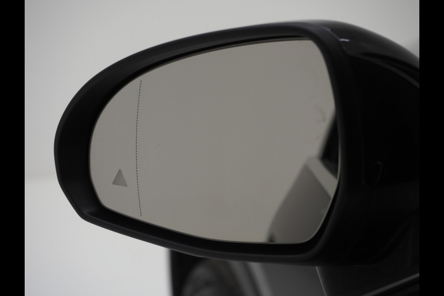 Mercedes-Benz GLC 300e 4MATIC Luxury Line | Panoramadak | Massage | Burmester | Trekhaak | 360 | Leder | Adaptive Cruise