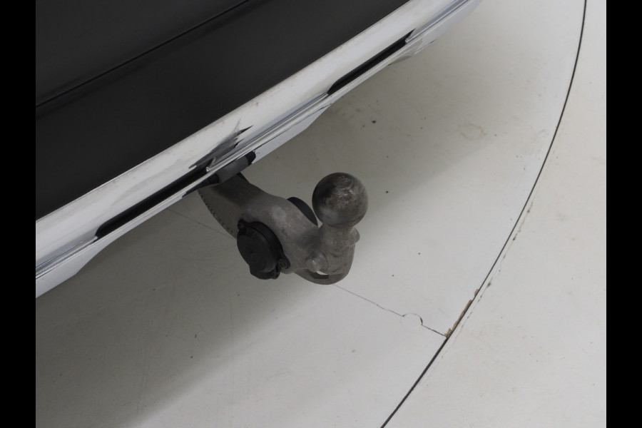 Mercedes-Benz GLC 300e 4MATIC Luxury Line | Panoramadak | Massage | Burmester | Trekhaak | 360 | Leder | Adaptive Cruise