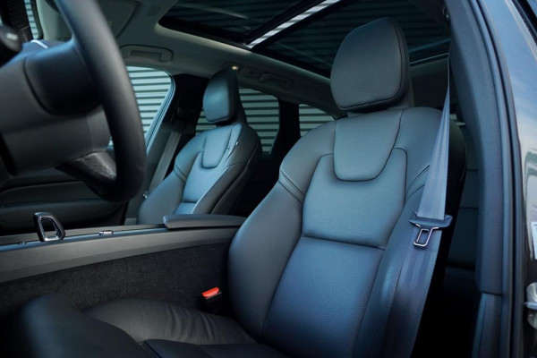 Volvo XC60 2.0 T6 Plug-in hybrid AWD Plus Dark / Pano / Harman Kardon / 20'' / Incl BTW