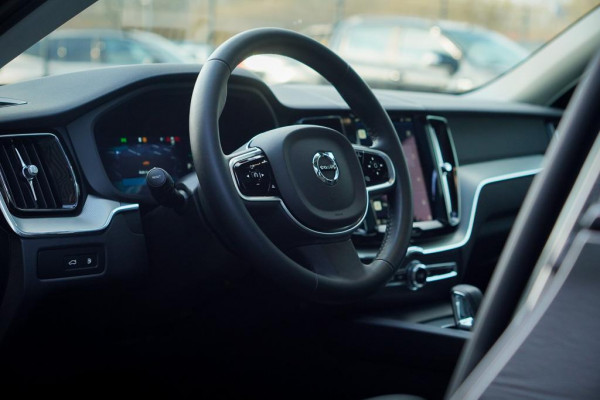 Volvo XC60 2.0 T6 Plug-in hybrid AWD Plus Dark / Pano / Harman Kardon / 20'' / Incl BTW