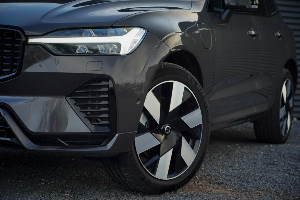 Volvo XC60 2.0 T6 Plug-in hybrid AWD Plus Dark / Pano / Harman Kardon / 20'' / Incl BTW