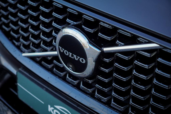 Volvo XC60 2.0 T6 Plug-in hybrid AWD Plus Dark / Pano / Harman Kardon / 20'' / Incl BTW