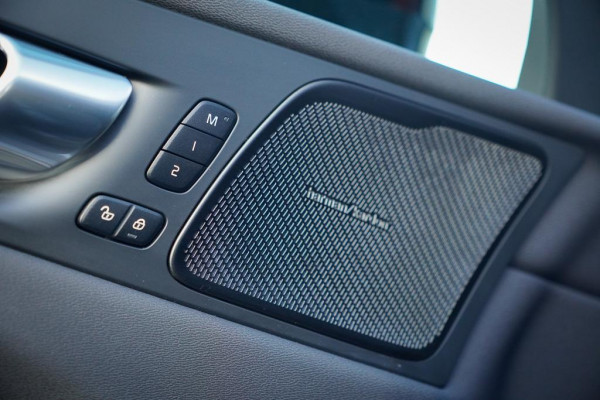 Volvo XC60 2.0 T6 Plug-in hybrid AWD Plus Dark / Pano / Harman Kardon / 20'' / Incl BTW