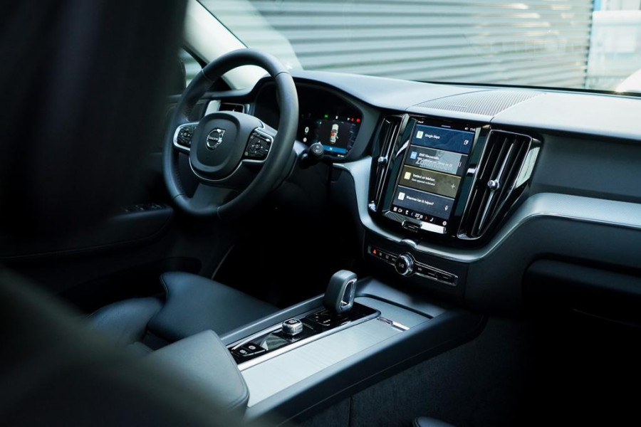 Volvo XC60 2.0 T6 Plug-in hybrid AWD Plus Dark / Pano / Harman Kardon / 20'' / Incl BTW