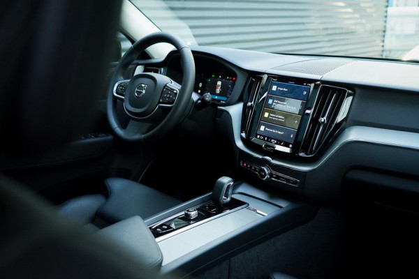 Volvo XC60 2.0 T6 Plug-in hybrid AWD Plus Dark / Pano / Harman Kardon / 20'' / Incl BTW