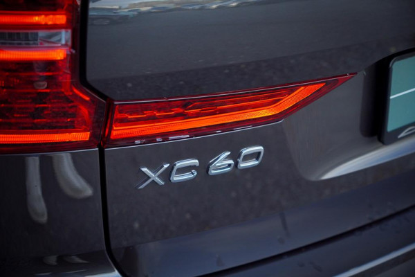 Volvo XC60 2.0 T6 Plug-in hybrid AWD Plus Dark / Pano / Harman Kardon / 20'' / Incl BTW