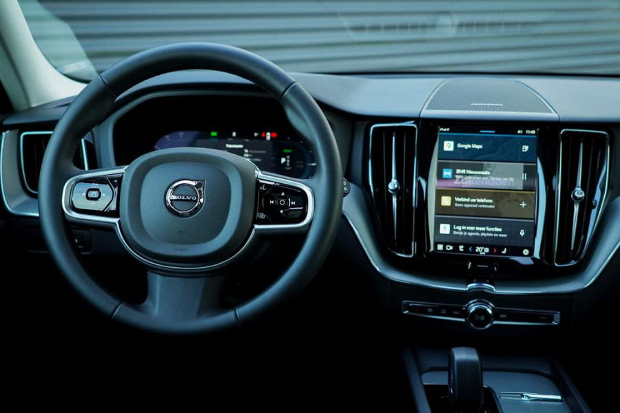 Volvo XC60 2.0 T6 Plug-in hybrid AWD Plus Dark / Pano / Harman Kardon / 20'' / Incl BTW