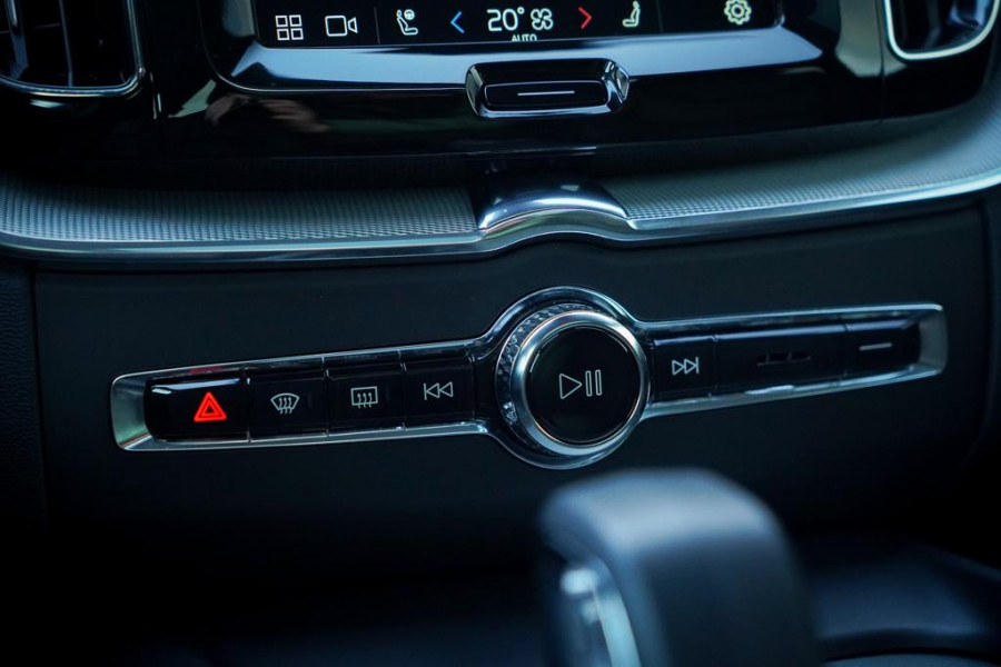 Volvo XC60 2.0 T6 Plug-in hybrid AWD Plus Dark / Pano / Harman Kardon / 20'' / Incl BTW