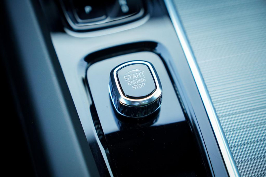 Volvo XC60 2.0 T6 Plug-in hybrid AWD Plus Dark / Pano / Harman Kardon / 20'' / Incl BTW