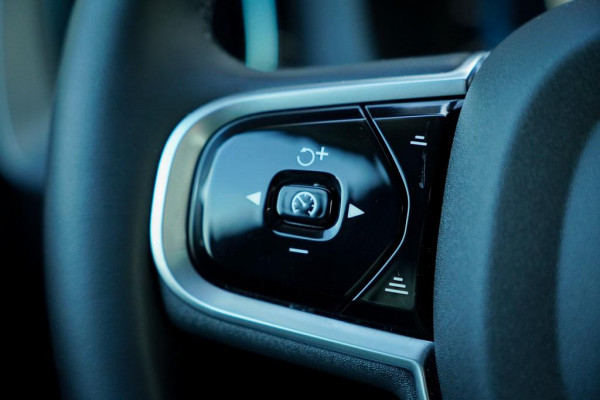 Volvo XC60 2.0 T6 Plug-in hybrid AWD Plus Dark / Pano / Harman Kardon / 20'' / Incl BTW