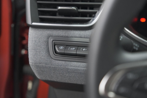 Renault Clio TCe 90 GPF techno | 360 Camera | Adaptieve Cruise Control | Navigatie | 9.3 Inch Groot Scherm