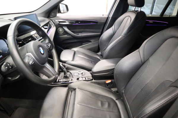 BMW X1 sDrive20i High Executive Cruise/Climate panoramadak PDC Trekhaak NAP Head-Up 24 maanden garantie mogelijk (*vraag naar de voorwaarden)