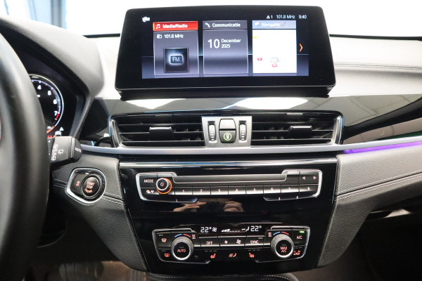 BMW X1 sDrive20i High Executive Cruise/Climate panoramadak PDC Trekhaak NAP Head-Up 24 maanden garantie mogelijk (*vraag naar de voorwaarden)