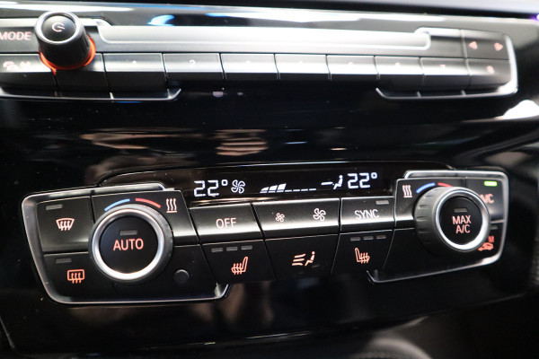 BMW X1 sDrive20i High Executive Cruise/Climate panoramadak PDC Trekhaak NAP Head-Up 24 maanden garantie mogelijk (*vraag naar de voorwaarden)