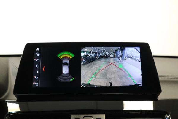 BMW X1 sDrive20i High Executive Cruise/Climate panoramadak PDC Trekhaak NAP Head-Up 24 maanden garantie mogelijk (*vraag naar de voorwaarden)