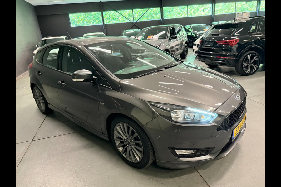 Ford Focus 1.0 ST-Line NAVI/CARPLAY/CRUISE/ECC/PDC///
