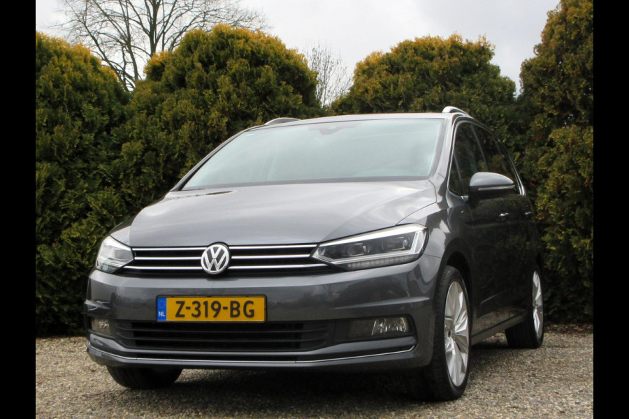 Volkswagen Touran 1.5 TSI Highline Automaat*Navi*Pano.dak*Trekhaak*