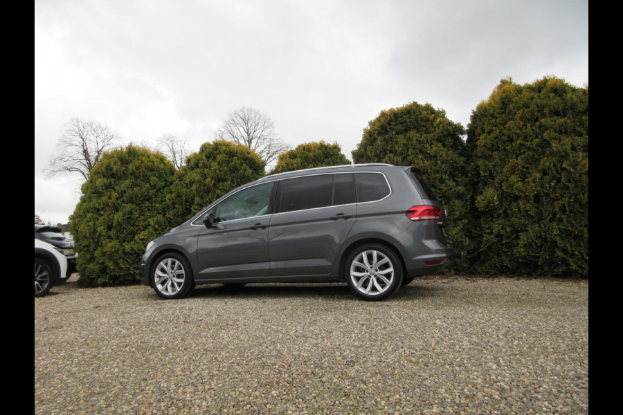 Volkswagen Touran 1.5 TSI Highline Automaat*Navi*Pano.dak*Trekhaak*
