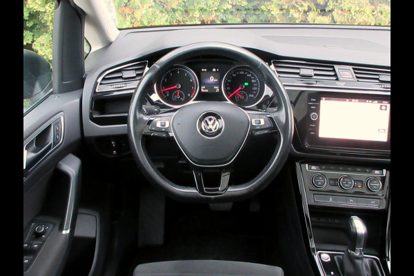 Volkswagen Touran 1.5 TSI Highline Automaat*Navi*Pano.dak*Trekhaak*