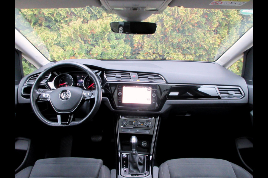 Volkswagen Touran 1.5 TSI Highline Automaat*Navi*Pano.dak*Trekhaak*