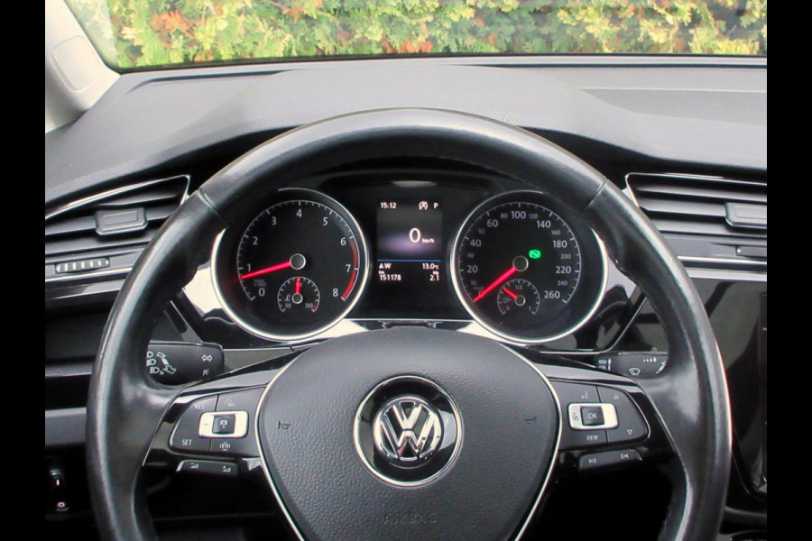 Volkswagen Touran 1.5 TSI Highline Automaat*Navi*Pano.dak*Trekhaak*