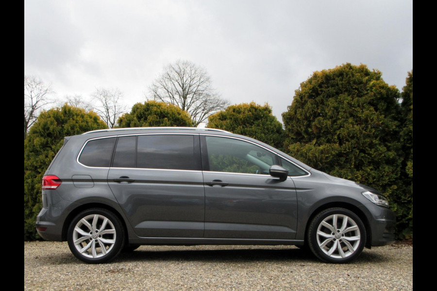 Volkswagen Touran 1.5 TSI Highline Automaat*Navi*Pano.dak*Trekhaak*