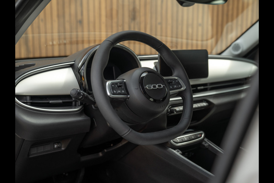 Fiat 600 1.2 Hybrid La Prima 145pk | Full option | CarPlay | Arancio Sun of Italy