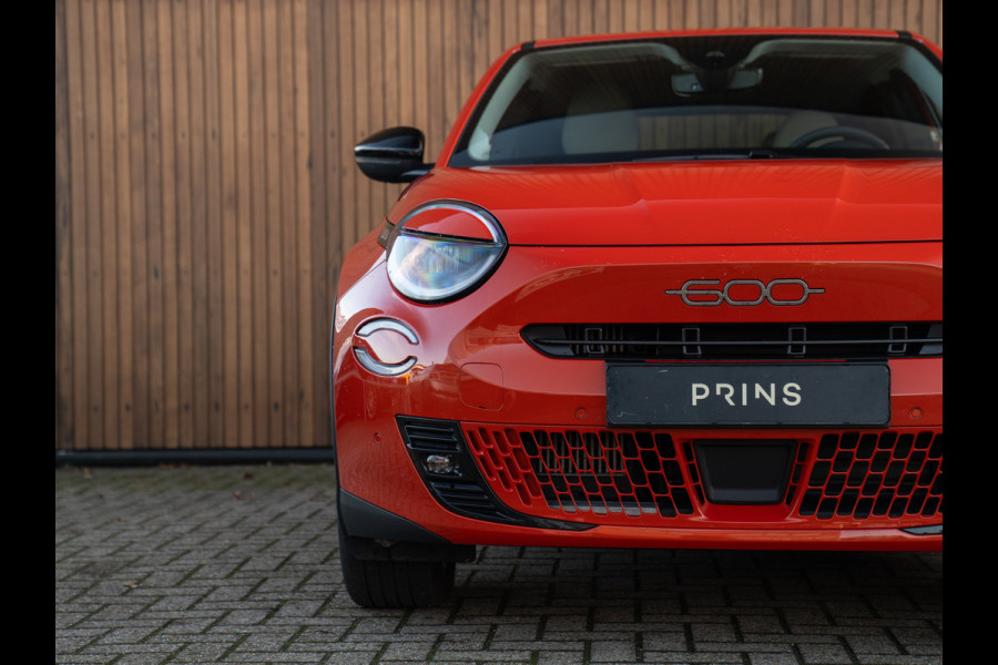 Fiat 600 1.2 Hybrid La Prima 145pk | Full option | CarPlay | Arancio Sun of Italy